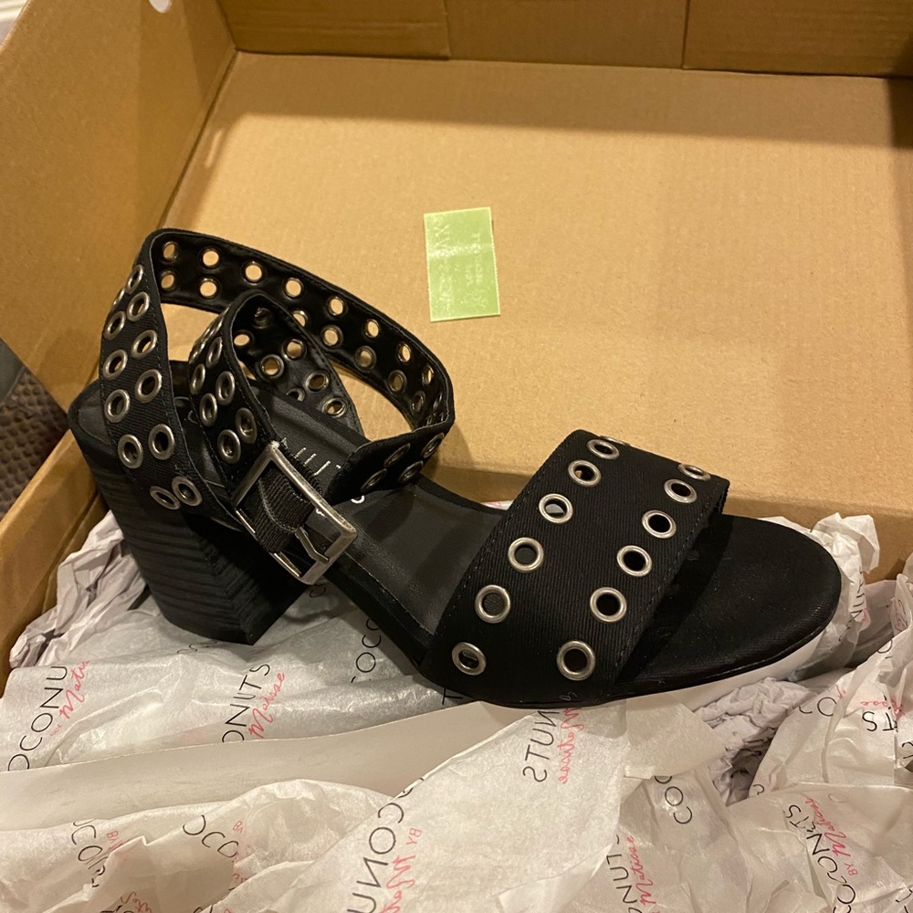 Coconuts by Matisse Demure black grommet ankle sandal